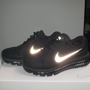 Womens Black Nike AirMax size 7